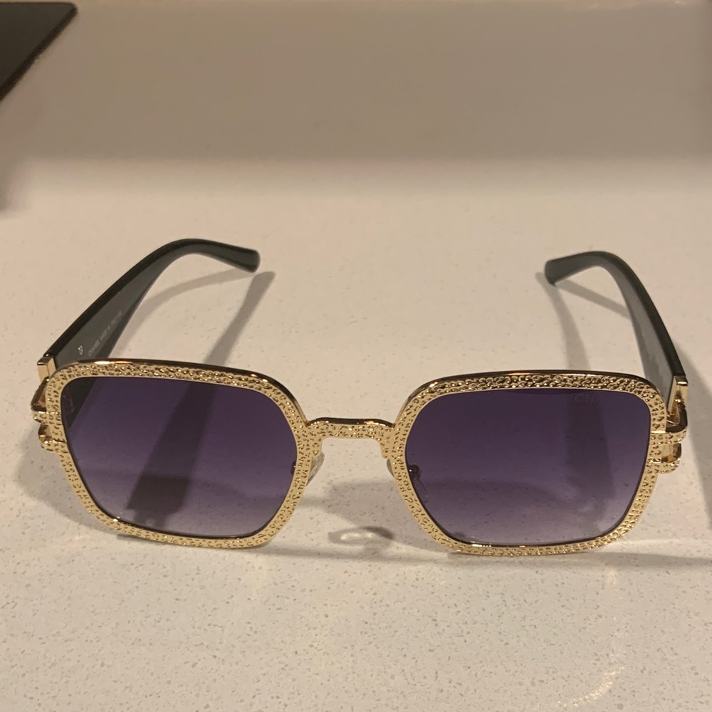 CHANEL Elegant Gold and Black Sunglasses - Picture 3 of 4